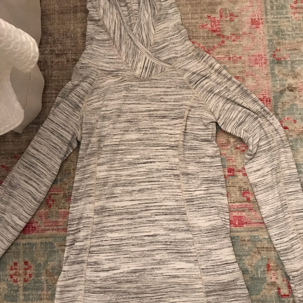 LULULEMON pullover excellent condition
